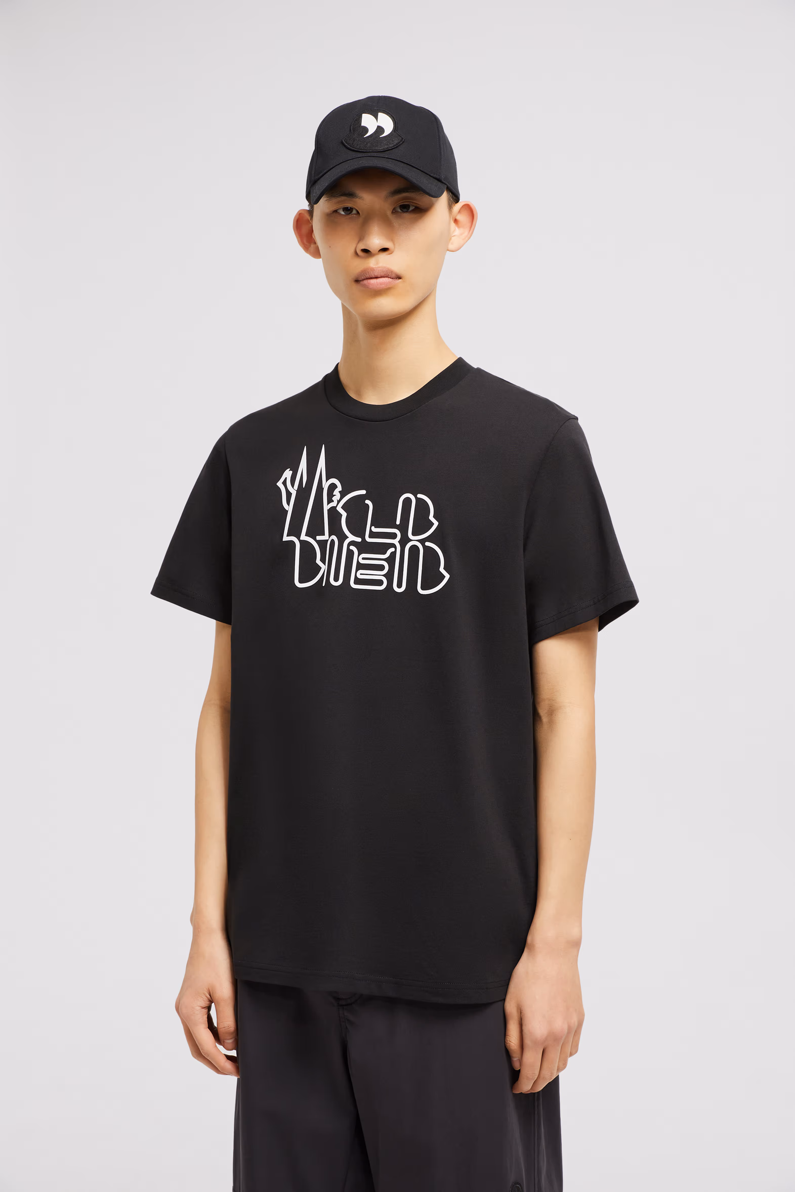 Curved Logo Cotton T-Shirt Men Black Moncler 0